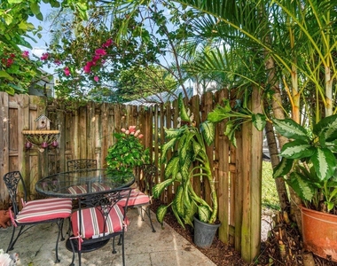 11706 Briarwood Circle - Photo Thumbnail 38