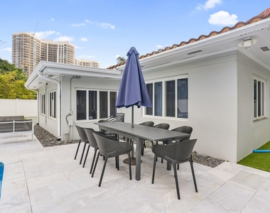 3025 Center Avenue - Photo Thumbnail 23