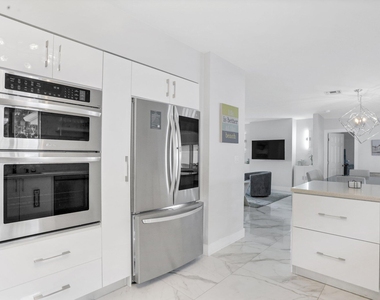 3025 Center Avenue - Photo Thumbnail 14