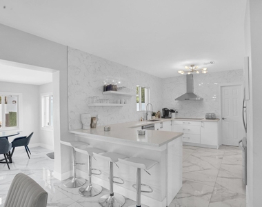 3025 Center Avenue - Photo Thumbnail 7