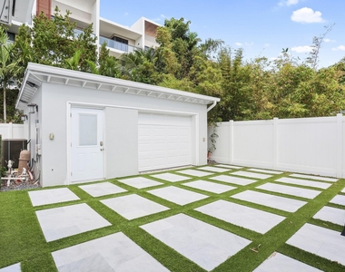 3025 Center Avenue - Photo Thumbnail 17