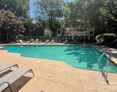 413 W 8th Street - Photo Thumbnail 9