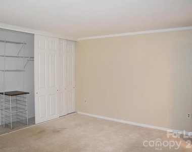 413 W 8th Street - Photo Thumbnail 5