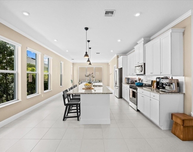 860 Sw Bushel Trail - Photo Thumbnail 3