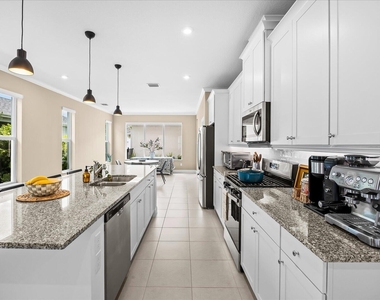 860 Sw Bushel Trail - Photo Thumbnail 4