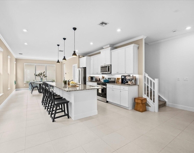 860 Sw Bushel Trail - Photo Thumbnail 1
