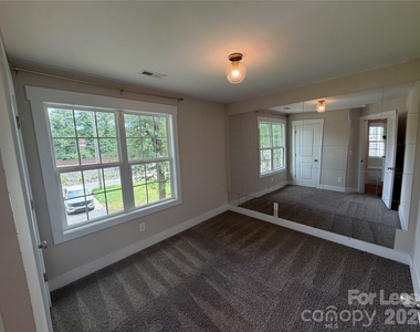 1204 W Airline Avenue - Photo Thumbnail 15