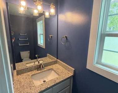 1204 W Airline Avenue - Photo Thumbnail 8