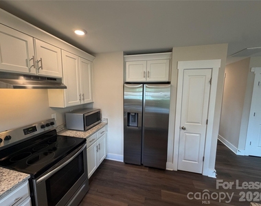 1204 W Airline Avenue - Photo Thumbnail 6