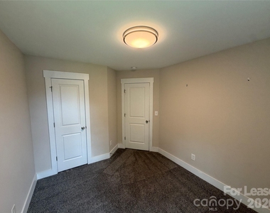 1204 W Airline Avenue - Photo Thumbnail 17