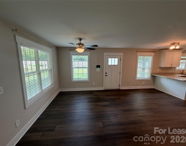 1204 W Airline Avenue - Photo Thumbnail 1
