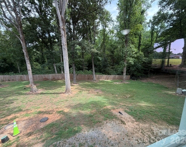 147 Crooked Lane - Photo Thumbnail 14