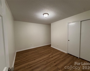 147 Crooked Lane - Photo Thumbnail 10