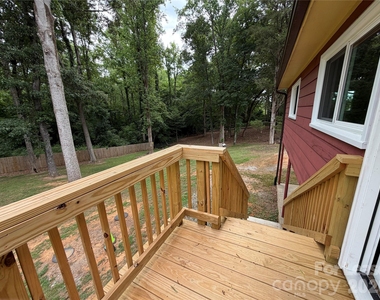 147 Crooked Lane - Photo Thumbnail 15