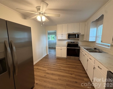 147 Crooked Lane - Photo Thumbnail 6