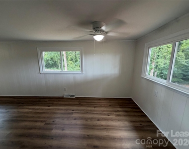 147 Crooked Lane - Photo Thumbnail 8