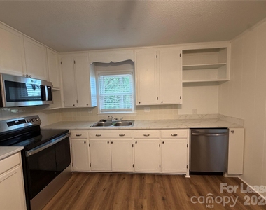 147 Crooked Lane - Photo Thumbnail 7