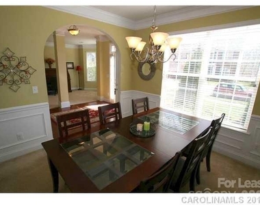 10132 Montrose Drive Nw - Photo Thumbnail 8