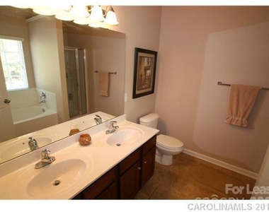 10132 Montrose Drive Nw - Photo Thumbnail 5