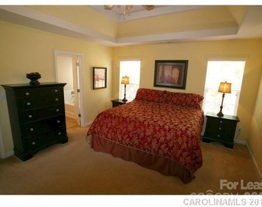 10132 Montrose Drive Nw - Photo Thumbnail 12
