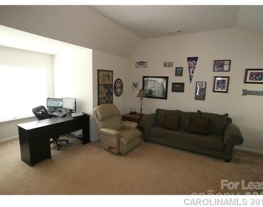 10132 Montrose Drive Nw - Photo Thumbnail 13