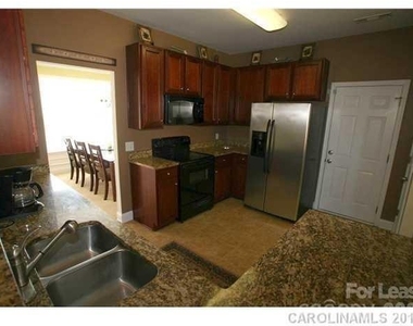 10132 Montrose Drive Nw - Photo Thumbnail 4