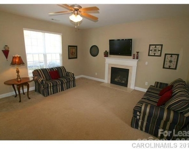 10132 Montrose Drive Nw - Photo Thumbnail 3