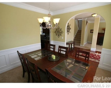 10132 Montrose Drive Nw - Photo Thumbnail 2