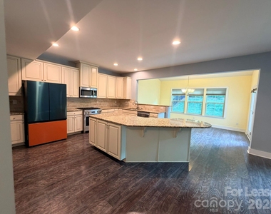 5816 Selkirkshire Road - Photo Thumbnail 4