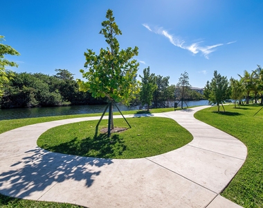 2000 Stirling Road - Photo Thumbnail 2