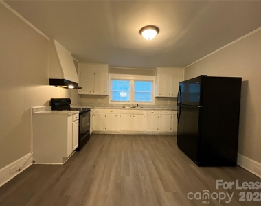 1034 Ridge Avenue - Photo Thumbnail 5