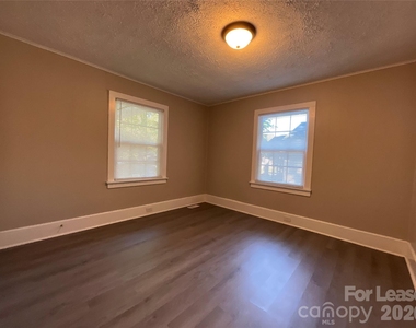 1034 Ridge Avenue - Photo Thumbnail 10