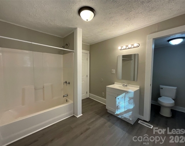 1034 Ridge Avenue - Photo Thumbnail 7