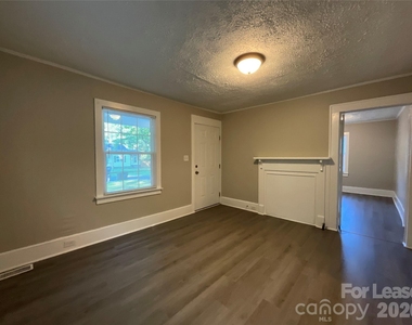 1034 Ridge Avenue - Photo Thumbnail 2