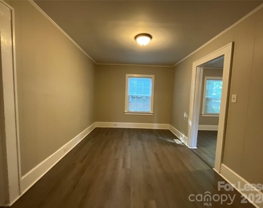 1034 Ridge Avenue - Photo Thumbnail 3