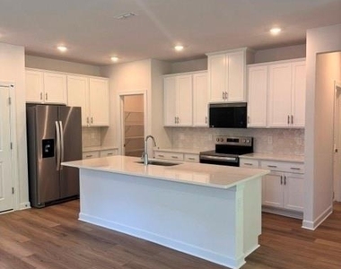 1265 30th Lane Ne - Photo Thumbnail 7