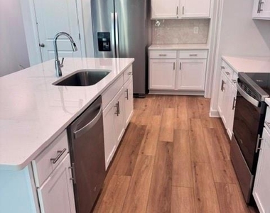 1265 30th Lane Ne - Photo Thumbnail 3