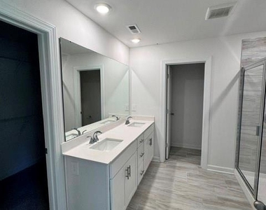 1265 30th Lane Ne - Photo Thumbnail 17