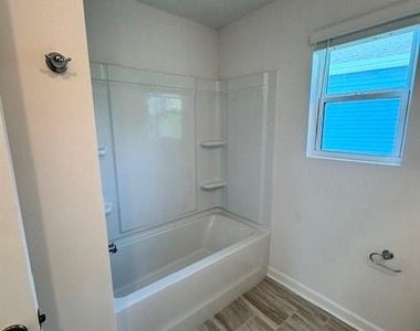 1265 30th Lane Ne - Photo Thumbnail 13