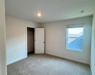 1265 30th Lane Ne - Photo Thumbnail 14