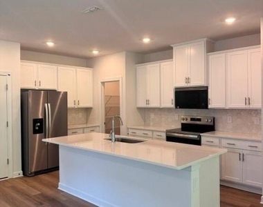 1265 30th Lane Ne - Photo Thumbnail 2