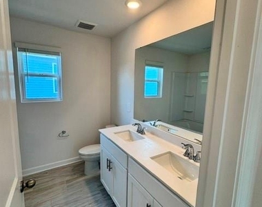 1265 30th Lane Ne - Photo Thumbnail 12