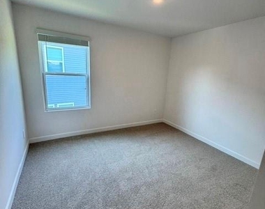 1265 30th Lane Ne - Photo Thumbnail 15