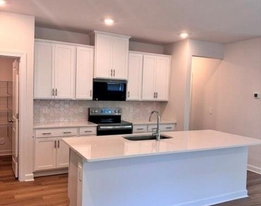 1265 30th Lane Ne - Photo Thumbnail 1
