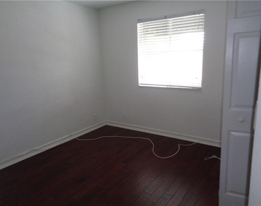 11379 Nw 34th Place - Photo Thumbnail 21