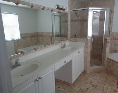 11379 Nw 34th Place - Photo Thumbnail 18