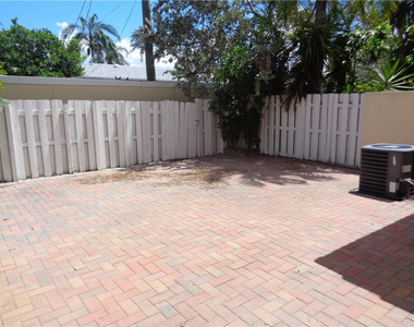 11379 Nw 34th Place - Photo Thumbnail 12
