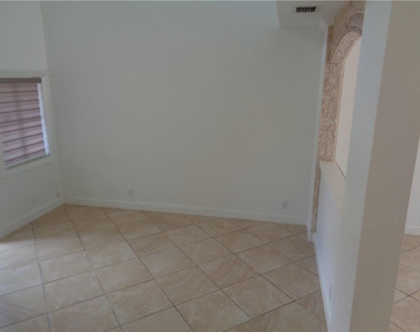 11379 Nw 34th Place - Photo Thumbnail 6