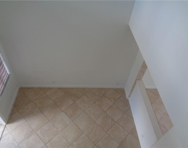 11379 Nw 34th Place - Photo Thumbnail 4