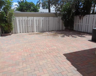 11379 Nw 34th Place - Photo Thumbnail 15